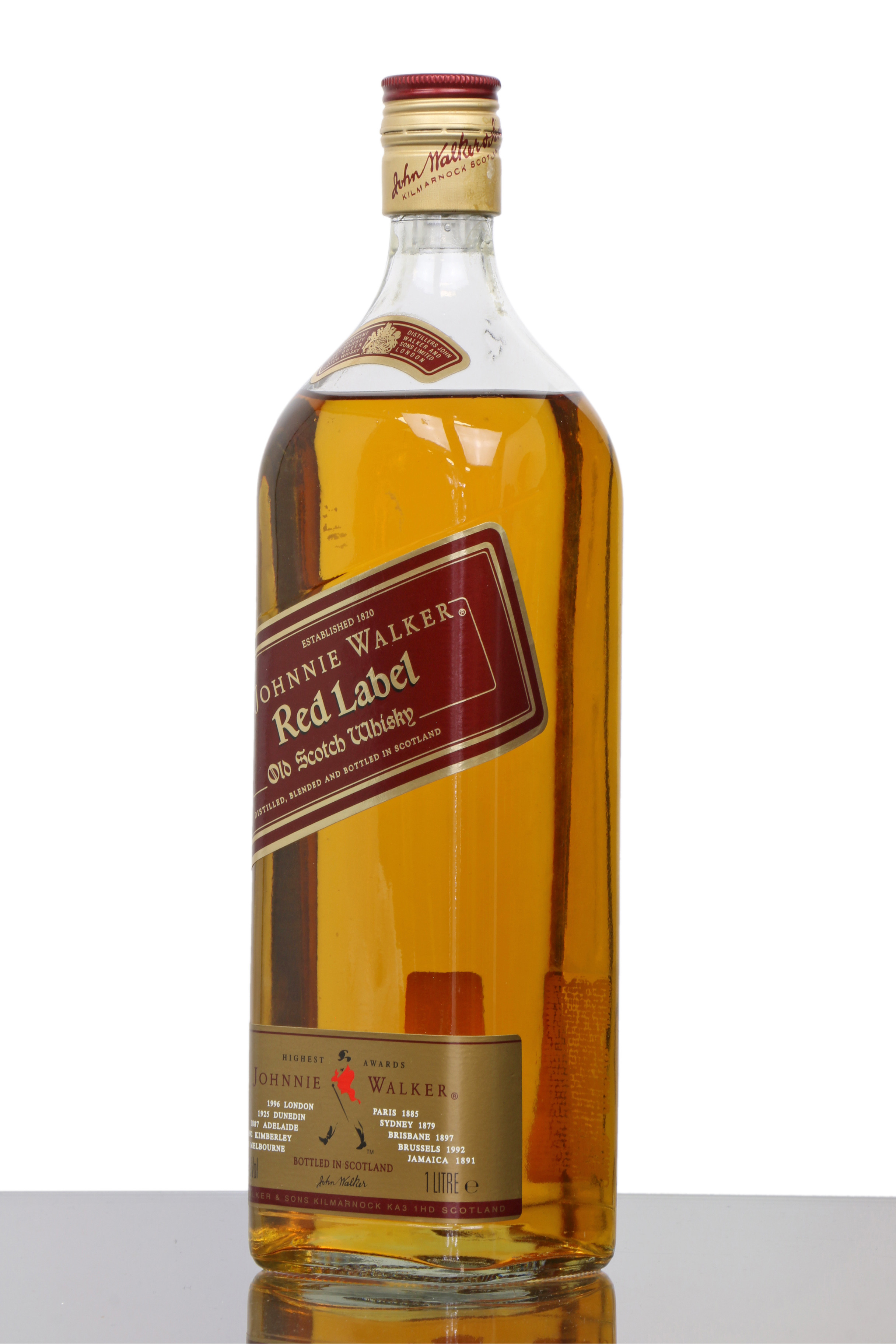 Джонни уокер 1 литр. Johnnie Walker Red Label 1970 Proof. Виски ред лейбл 1 литр. Ред лейбл Старая бутылка. Johnnie Walker Red Label у камина.